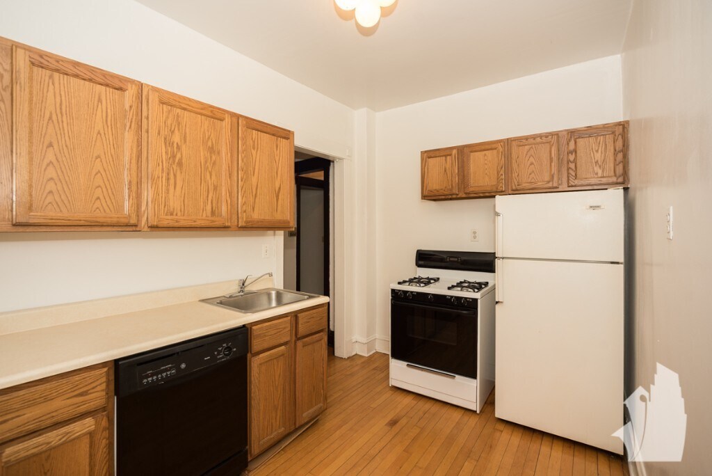 Foto principal - 3501 N Greenview Ave