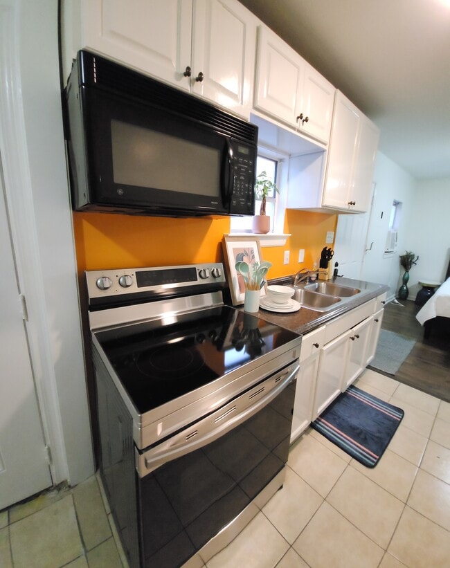 Building Photo - 4871 Tchoupitoulas St