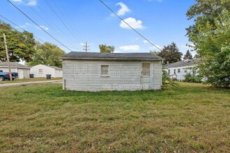 Building Photo - 2022 Charles St