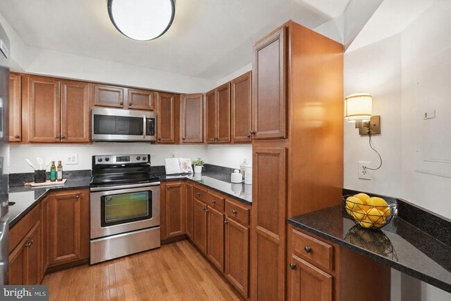 Foto del edificio - 610 N West St