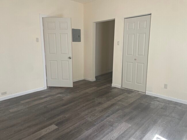 Foto del edificio - 2235 E Houston St