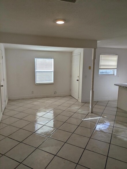 Foto del edificio - 12101 Colony Ave