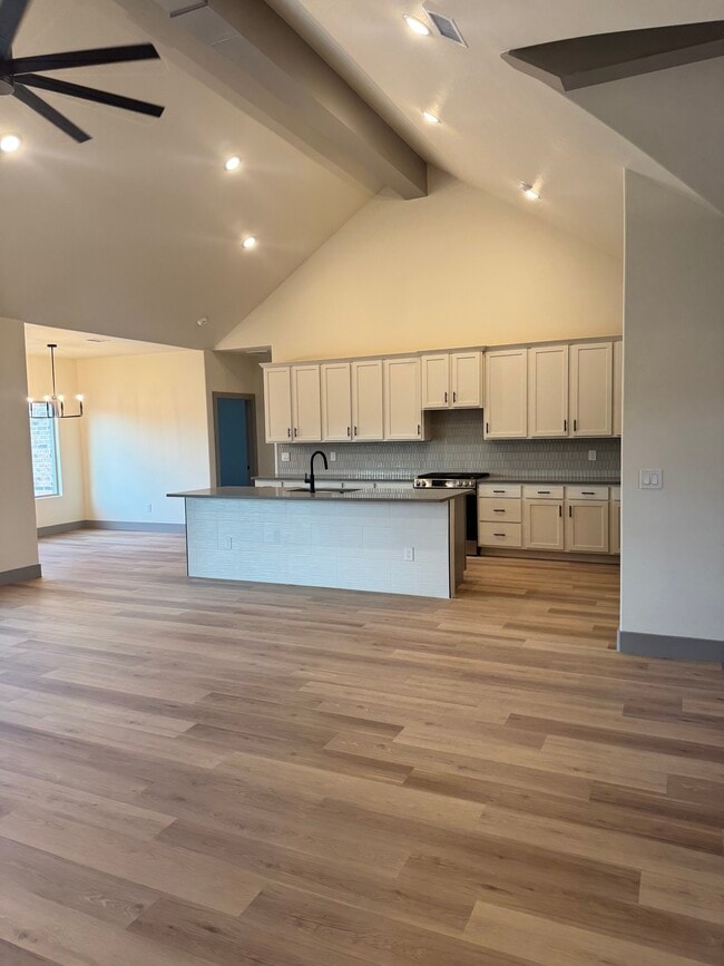 Building Photo - 315 Cowboy Ln