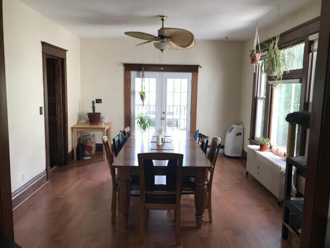 Foto del edificio - 1316 Marshall Avenue