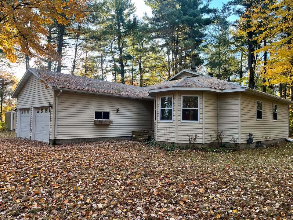 Parte delantera de la casa - Garaje para 2 coches - 2184 13 12 1/2 Ave