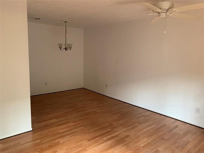 Foto del edificio - 9530 Windswept Ln