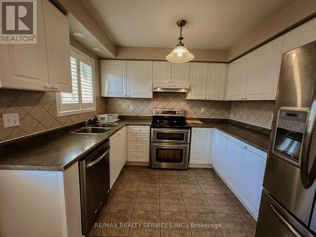 Building Photo - 41 Sandyshores Dr