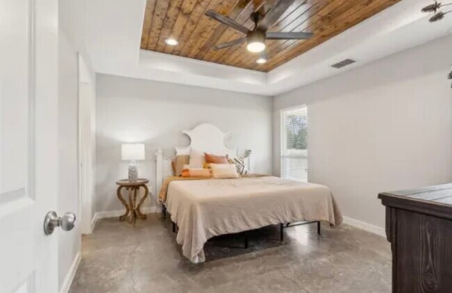 Foto del edificio - 2314 Creekview Dr