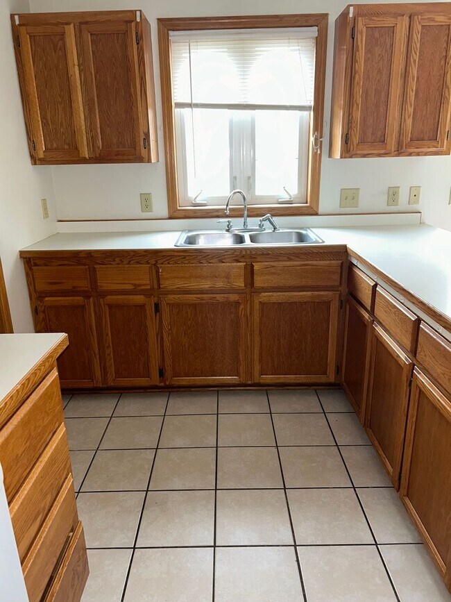 Building Photo - 2 Bedroom Twin Home