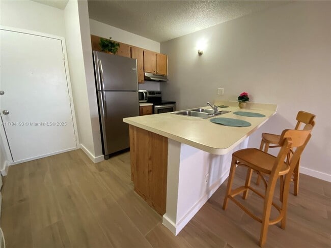 Building Photo - 2501 Riverside Dr