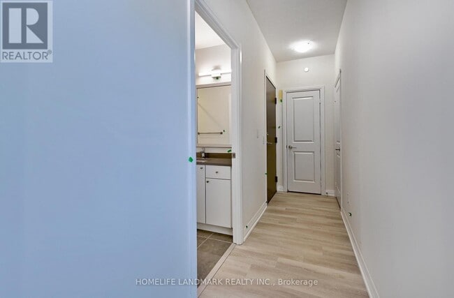 Photo du bâtiment - 3270 Sheppard Ave E