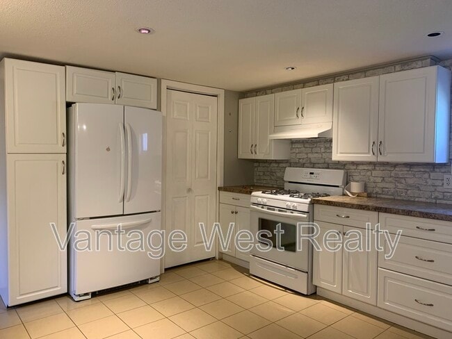 Building Photo - 804 Leon Ave