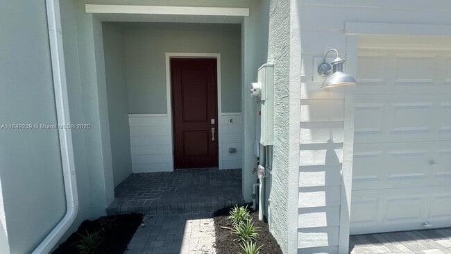 Foto del edificio - 553 Rivergrass St