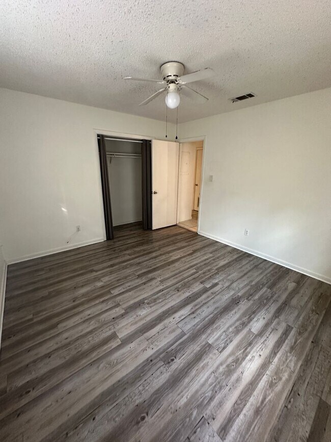 Foto del edificio - 2412 Clemons Rd