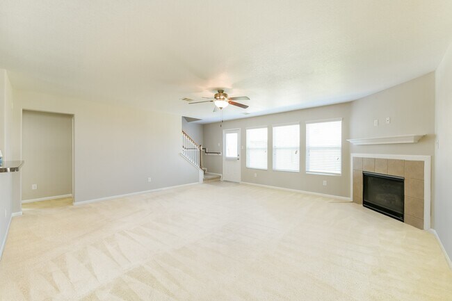 Foto del edificio - 9909 Hyacinth Way