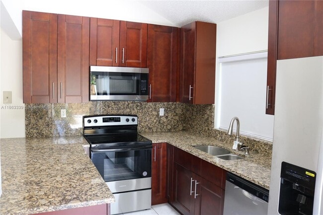Foto del edificio - 617 NW 132nd Terrace