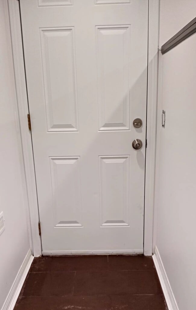 inside entrance - 108 Neptune Dr