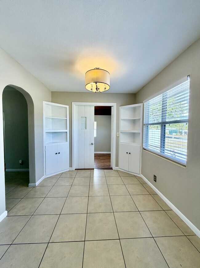 Foto del edificio - 1612 Young Ave