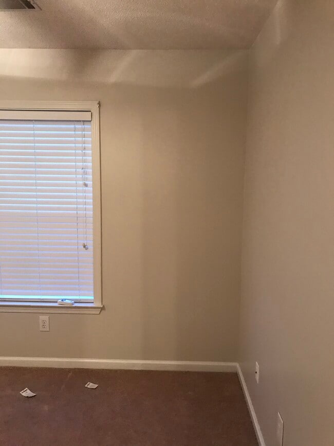 Building Photo - 139 Thorn Tree Ln