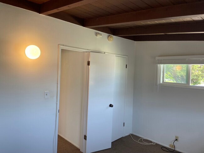 Building Photo - 412 16th Pl