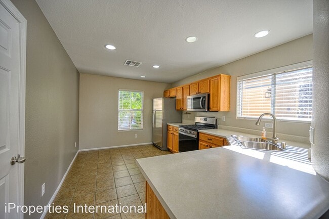 Building Photo - 3 br, 2.5 bath House - 8712 Water Bucket Ave