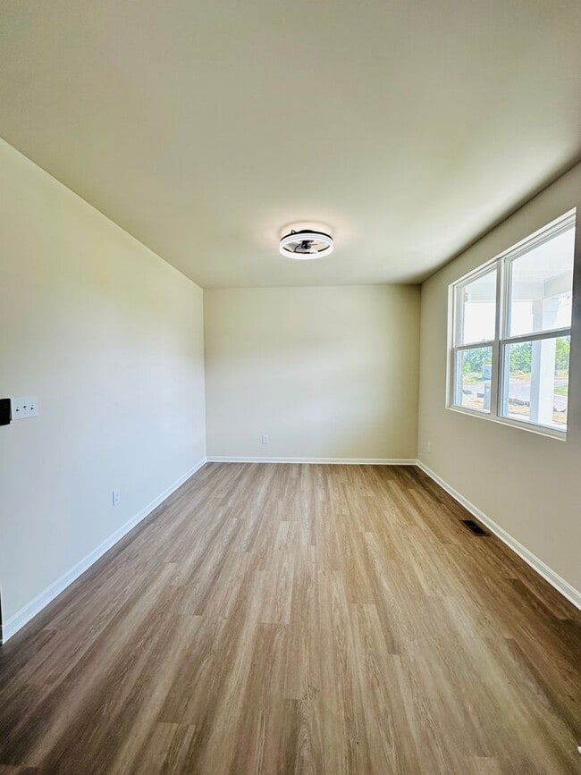 Building Photo - Charming New Construction Home for Rent in...