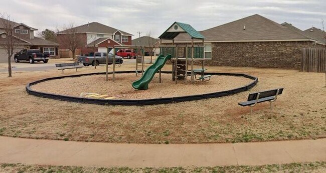 Photo - Yukon 4 Bed House