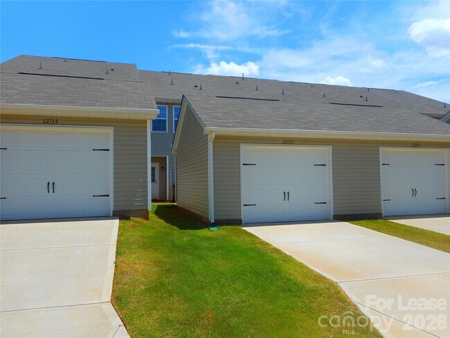 Foto del edificio - 12715 Wandering Brook Dr