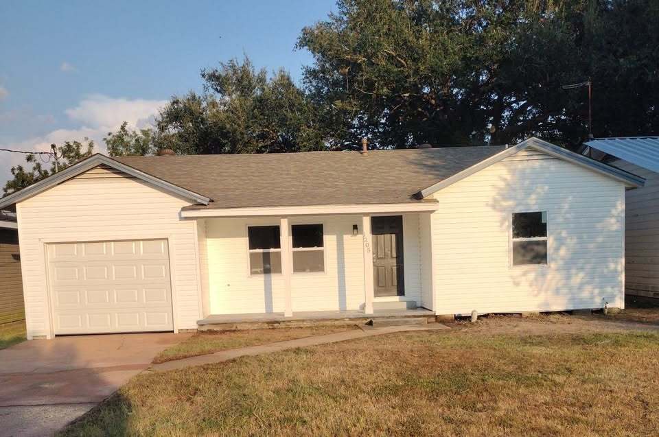 Foto principal - 1205 S Georgia St