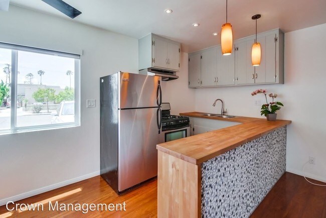 Building Photo - 1034 Law St