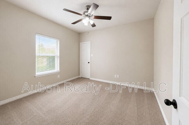 Foto del edificio - 1426 Ravenwood Dr