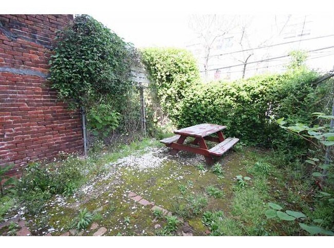 Building Photo - 1737 N Willington St