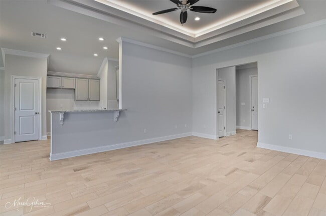 Building Photo - Charming 3-Bed Haven on Sedgewick Avenue w...