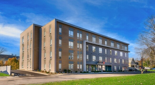 Building Photo - Dwell 85