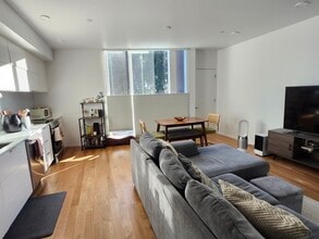 Building Photo - 2427 Binnen Ln