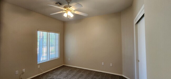 Foto del edificio - FRESHLY PAINTED 2 Bedroom Patio Home in Ag...