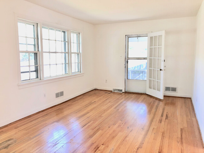 Building Photo - Brick Ranch with Fenced Yard