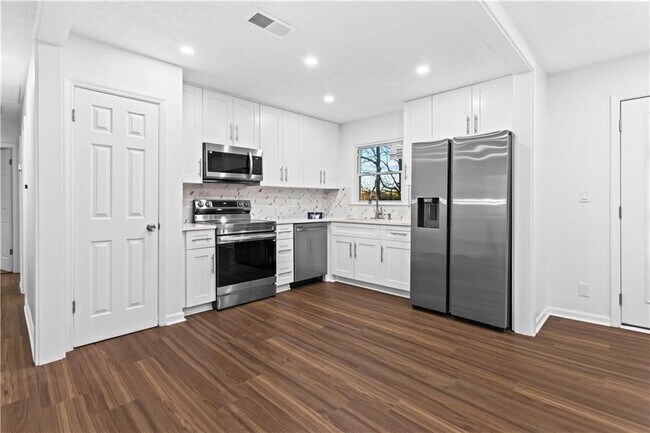 Building Photo - 2304 S Hairston Rd