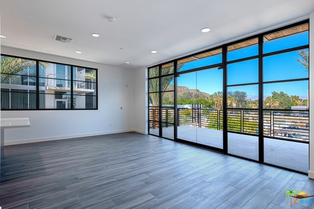 Foto del edificio - 111 N Palm Canyon Dr