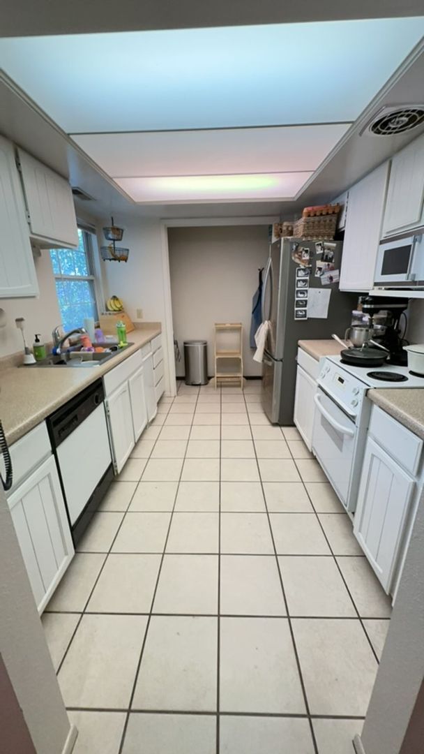 Building Photo - Great 2-Bedroom Condo, Amazing Location!!