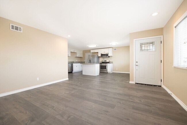 Foto del edificio - Single family home for rent 4bed/2bath! -$...