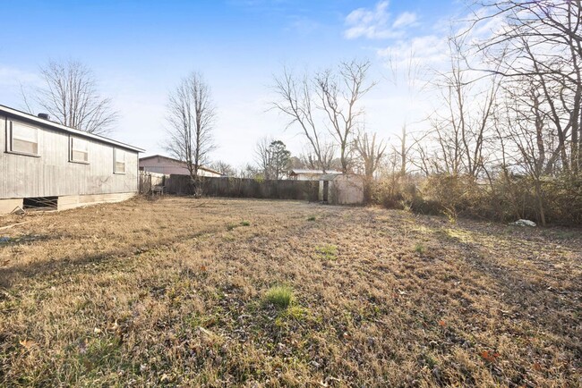 Building Photo - Cute Fayetteville House