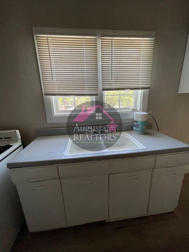 Building Photo - One Bedroom Near ACU!