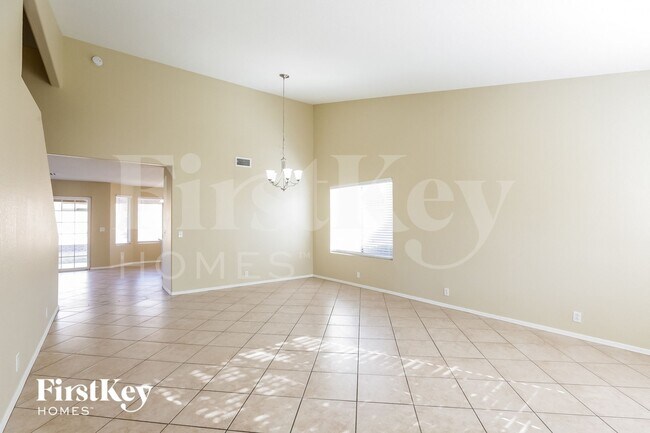 Building Photo - 8736 W Tuckey Ln
