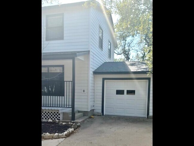 Foto del edificio - 15205 Cavalier Canyon Dr