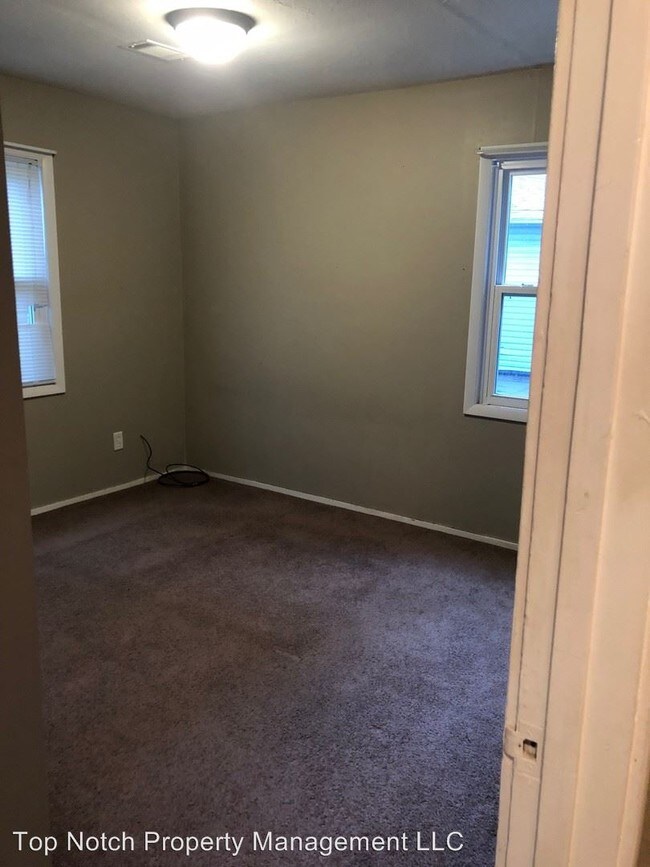 Building Photo - 3 br, 1 bath House - 2611 W 70th St