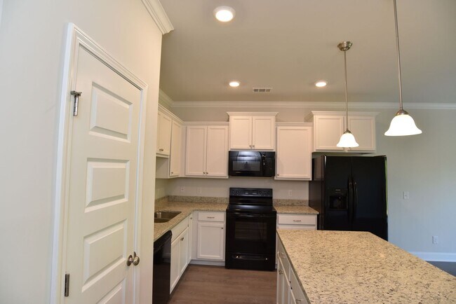 Foto del edificio - Beautiful Townhome Conveniently Located in The Heart Of Richmond Hill