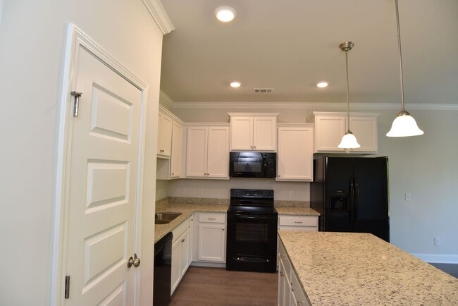 Building Photo - Beautiful Townhome. ***No Pets***