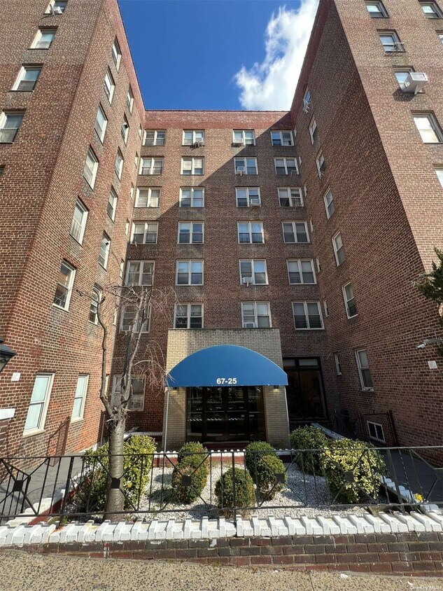 Primary Photo - 67-25 Dartmouth St