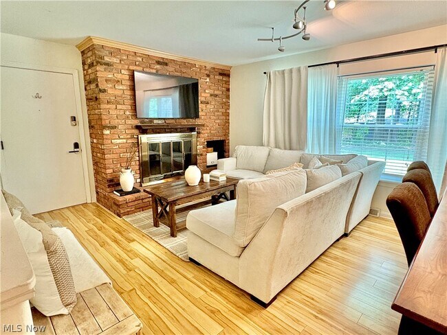 Foto del edificio - 6910 Carriage Hill Dr